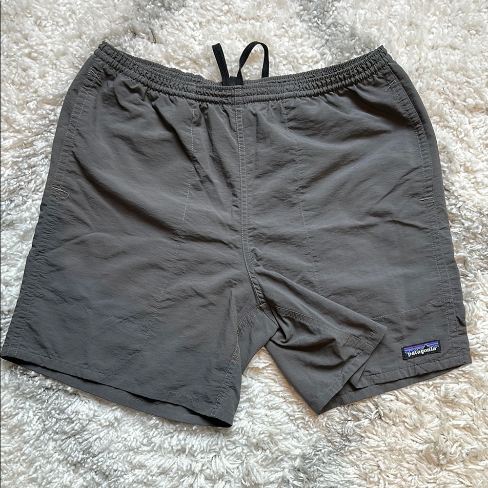 Patagonia Baggies 6” inseam Small Charcoal Gray Shorts good condition